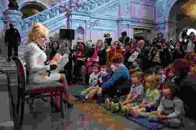 Dolly Parton Reading To A Group Of Children Dolly Parton (Little People BIG DREAMS 28)